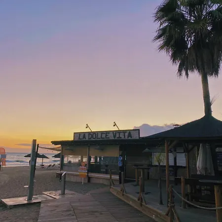 Апартаменти Lujo En Banana Primera Linea De Playa Марбелья